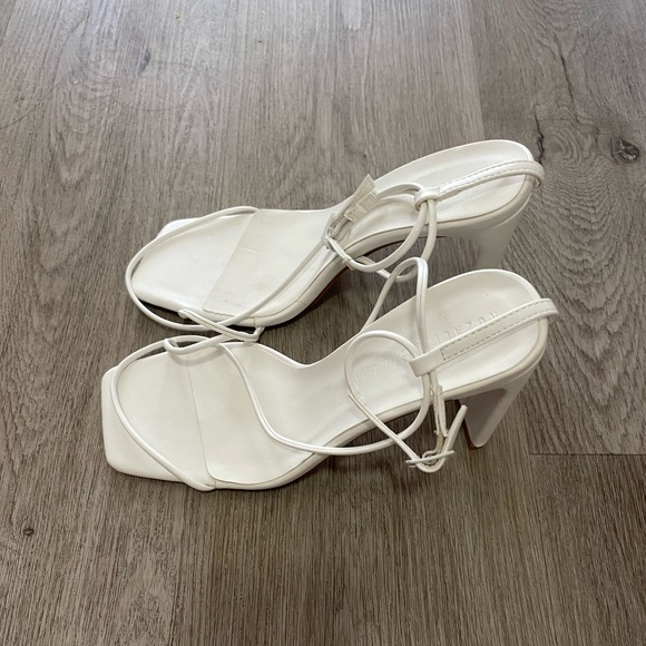 billini x rozalia the block white strappy square toe block heels sandals size 8 - Picture 3 of 6